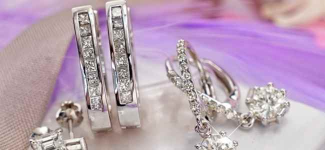 Who Buys Diamond Jewelry and Why Buy It Online
