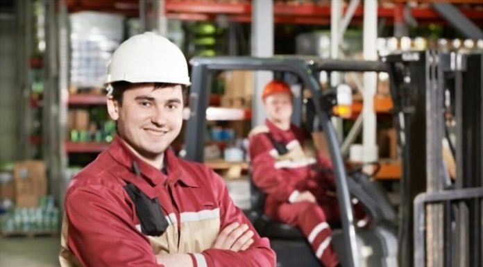 Tips To Hire A Professional Truck Mechanic rofessional Truck Mechanic