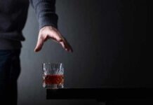 Watch Out for These 7 Tell-Tale Signs of an Alcoholic Watch Out for These 7 Tell-Tale Signs of an Alcoholic