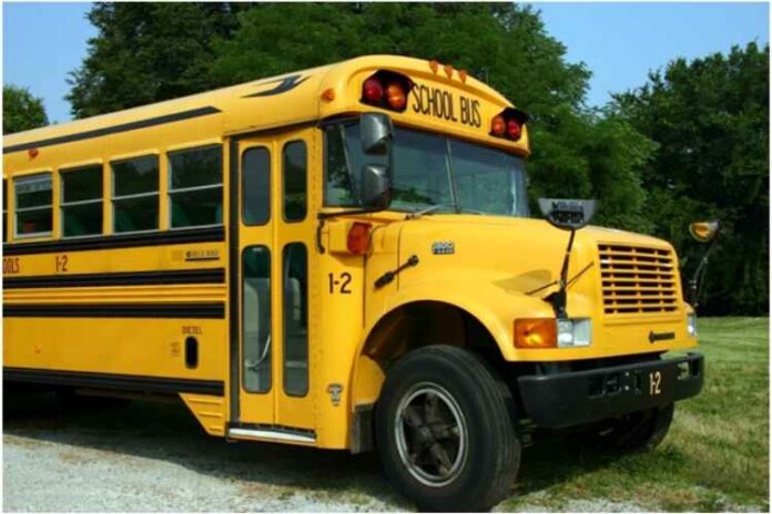 4 Surprising Reasons to Let Your Child Ride the Bus to School